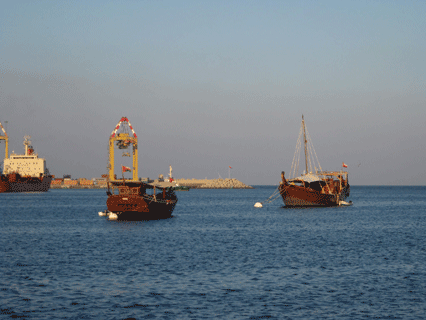 Dhau Schiffe im Hafen 