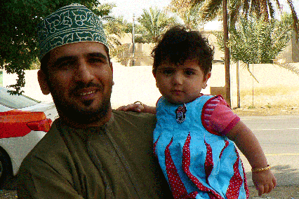 Omani mit Kind
